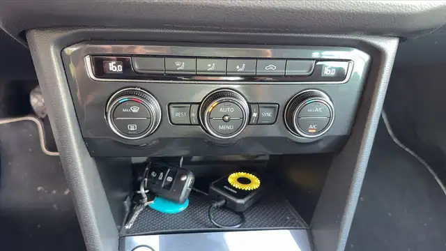 Volkswagen Tiguan view 13