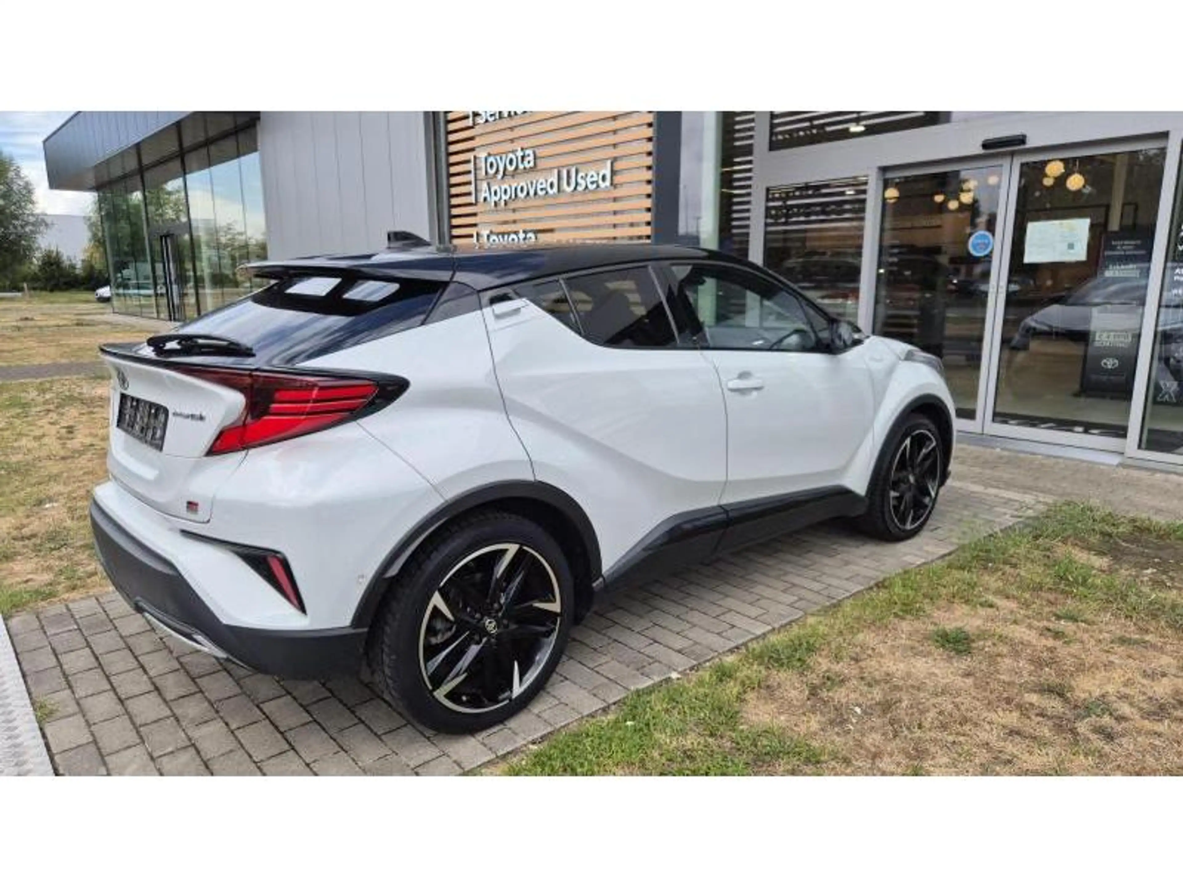 Toyota C-HR GR Sport — photo 2