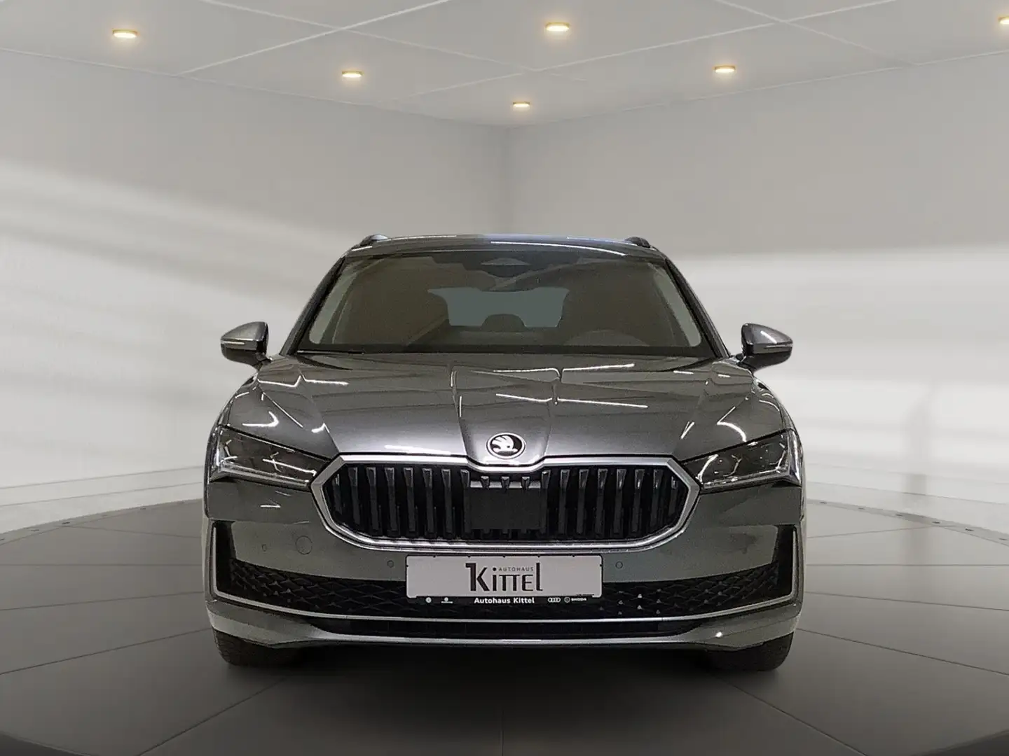 Skoda Superb Combi Selection110 kw TDI AHK NAVI MATRIX Grau - 2