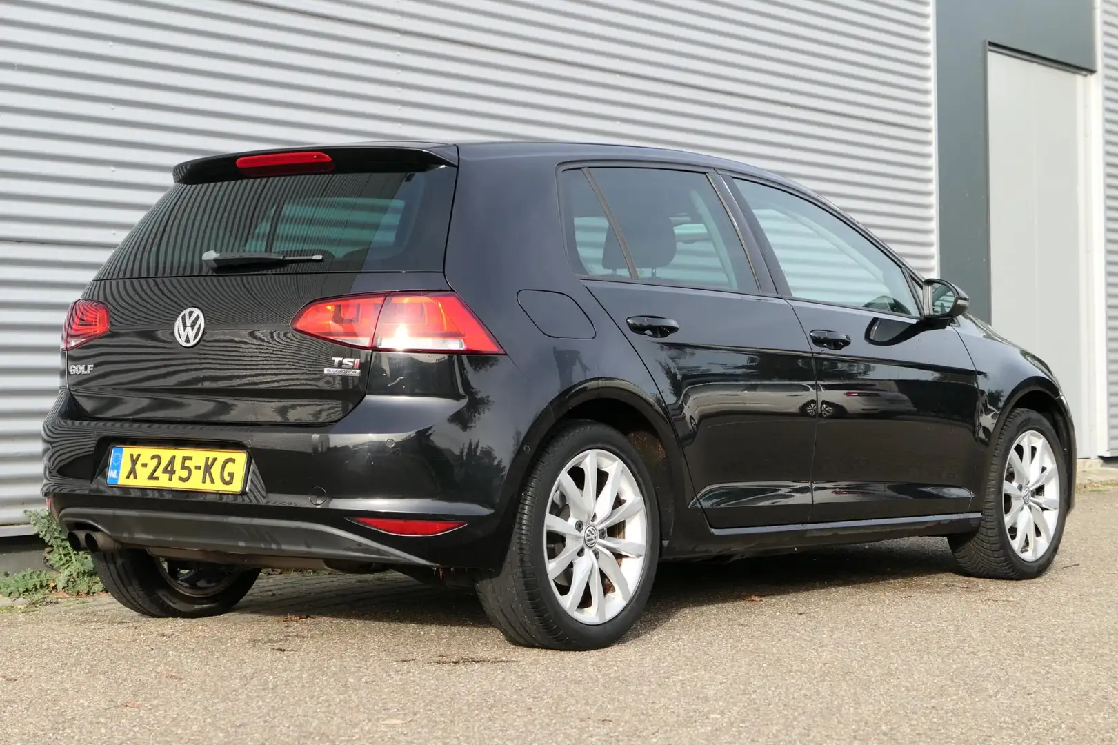 Volkswagen Golf 1.4 TSI Highline Navi Facelift Clima Camera PDC LE Zwart - 2