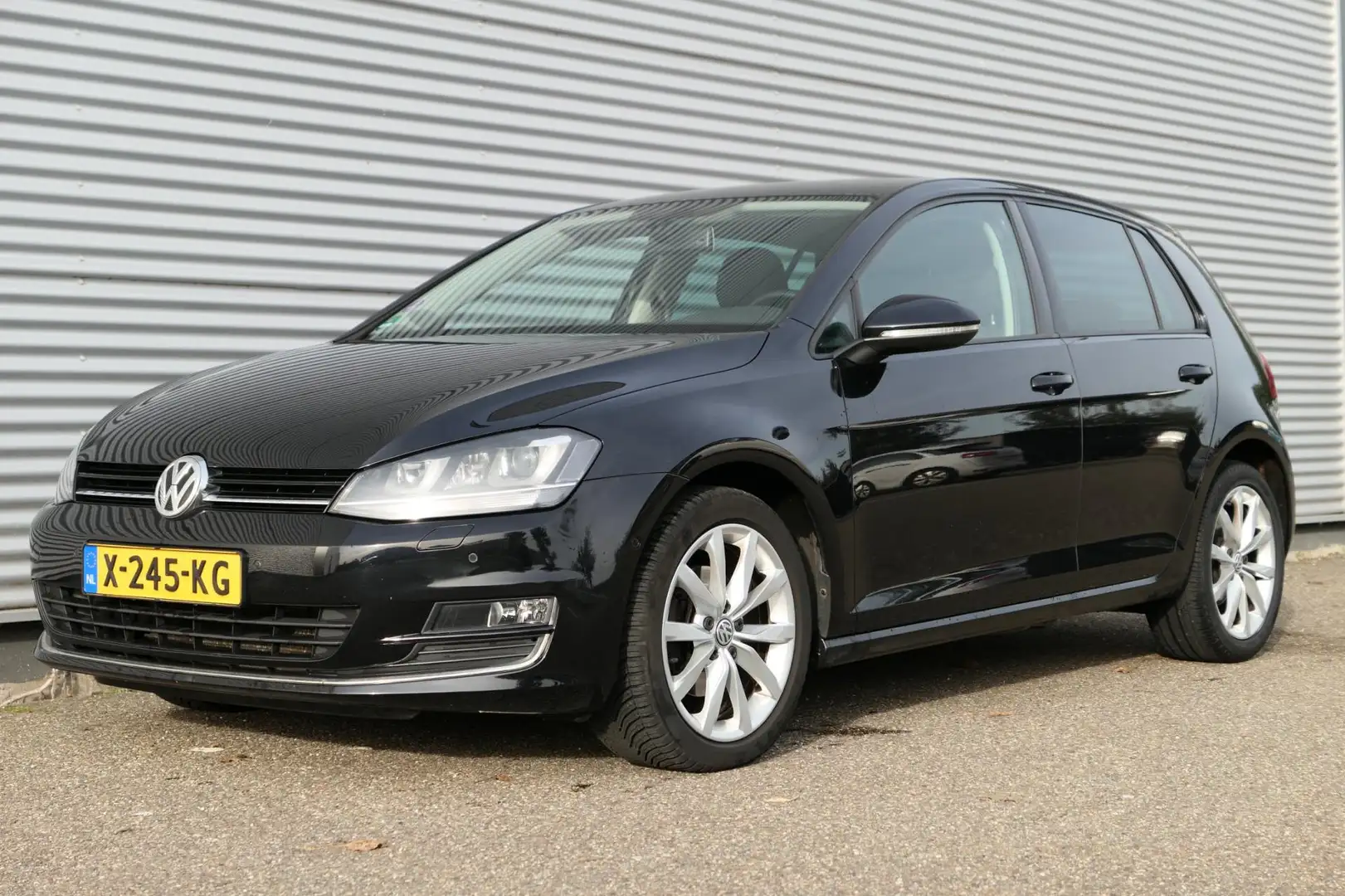 Volkswagen Golf 1.4 TSI Highline Navi Facelift Clima Camera PDC LE Zwart - 1