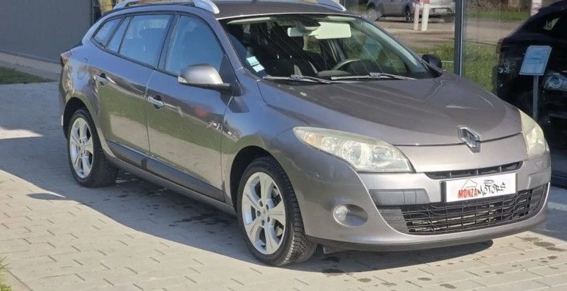 Renault Megane III ESTATE 1.5 DCI 110CH FAP DYNAMIQUE ECO² Grau - 1