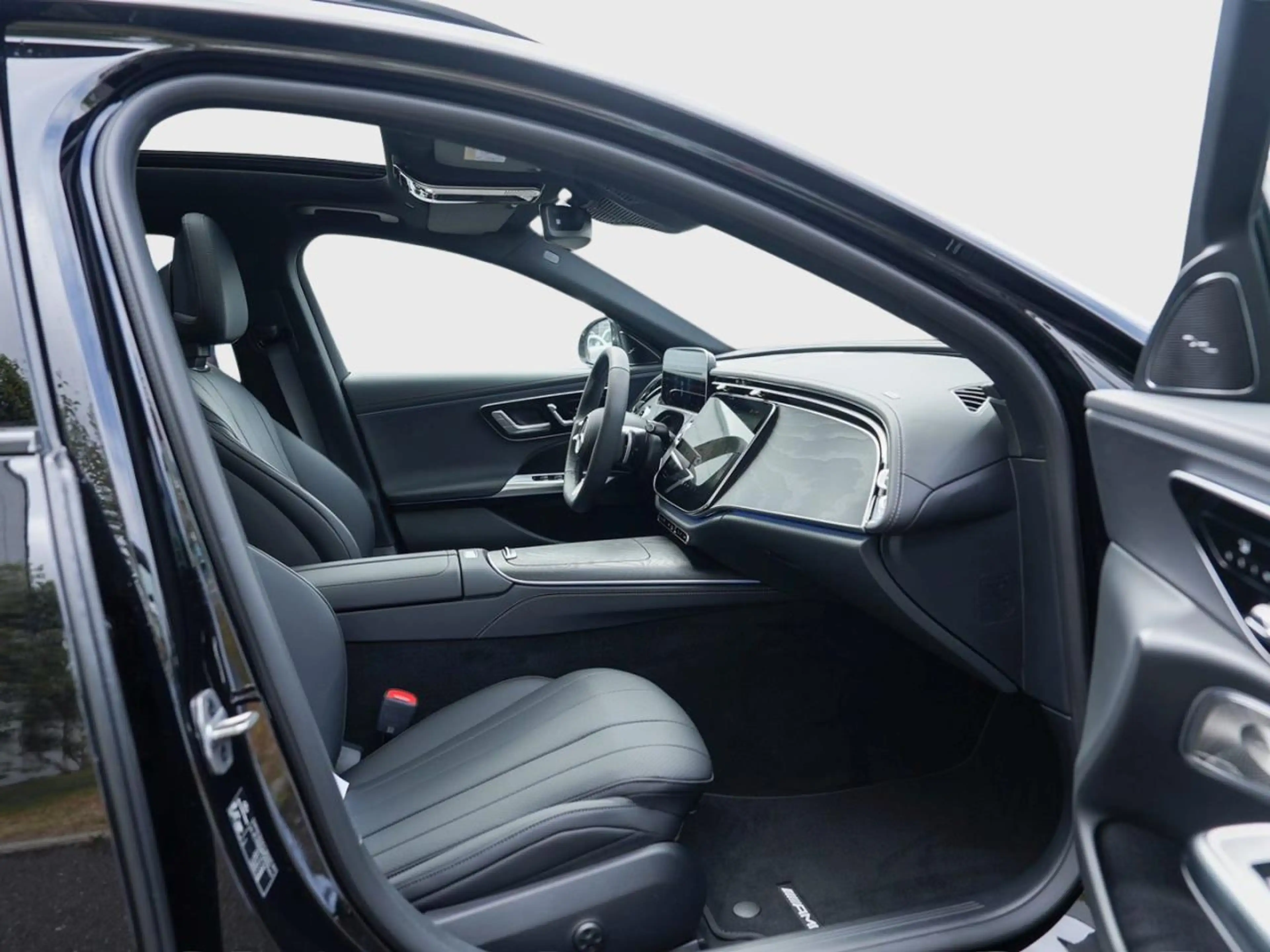 Mercedes-Benz E 220 d T-Modell AMG Night Panorama Distronic — photo 9