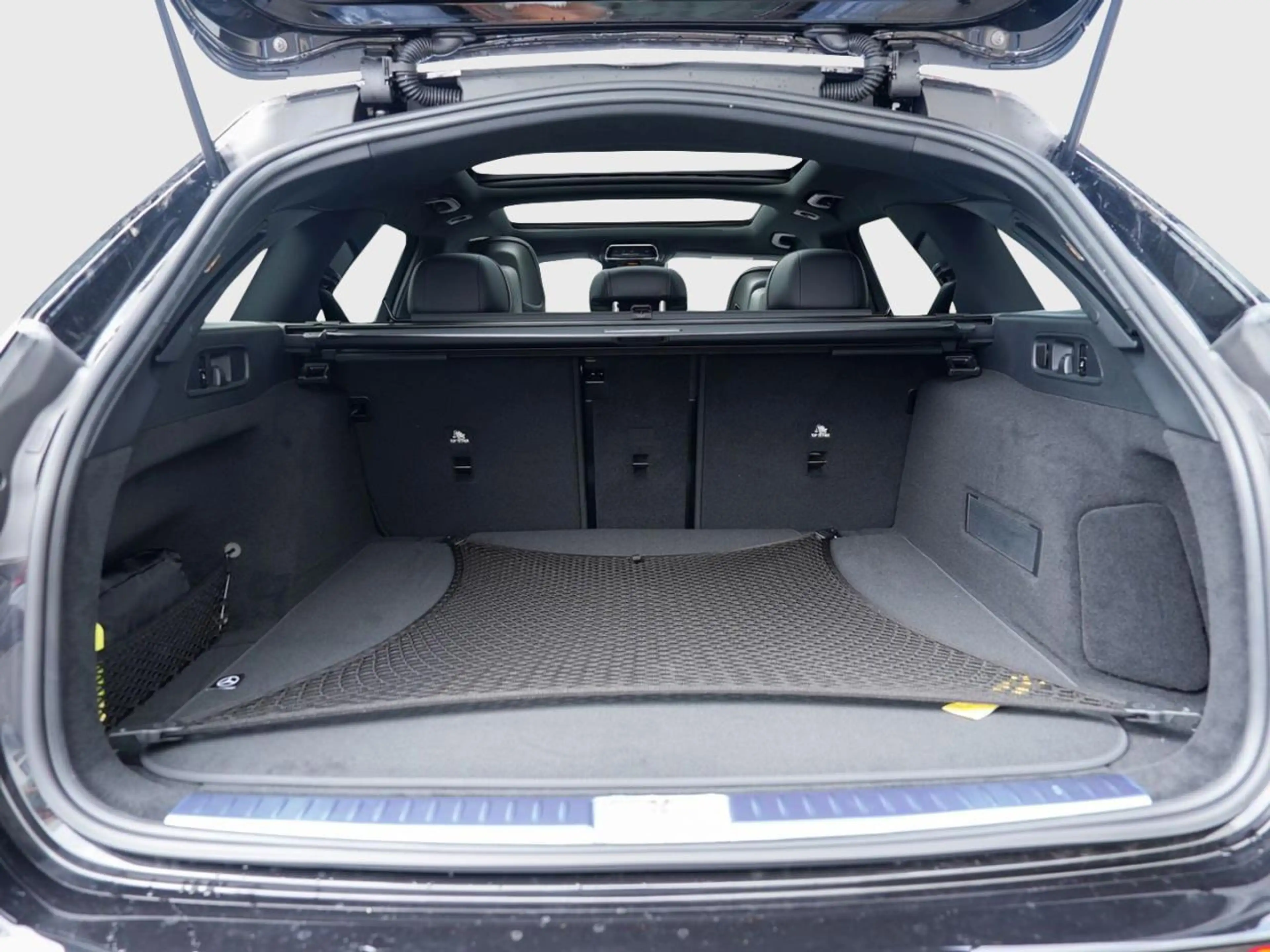 Mercedes-Benz E 220 d T-Modell AMG Night Panorama Distronic — photo 6