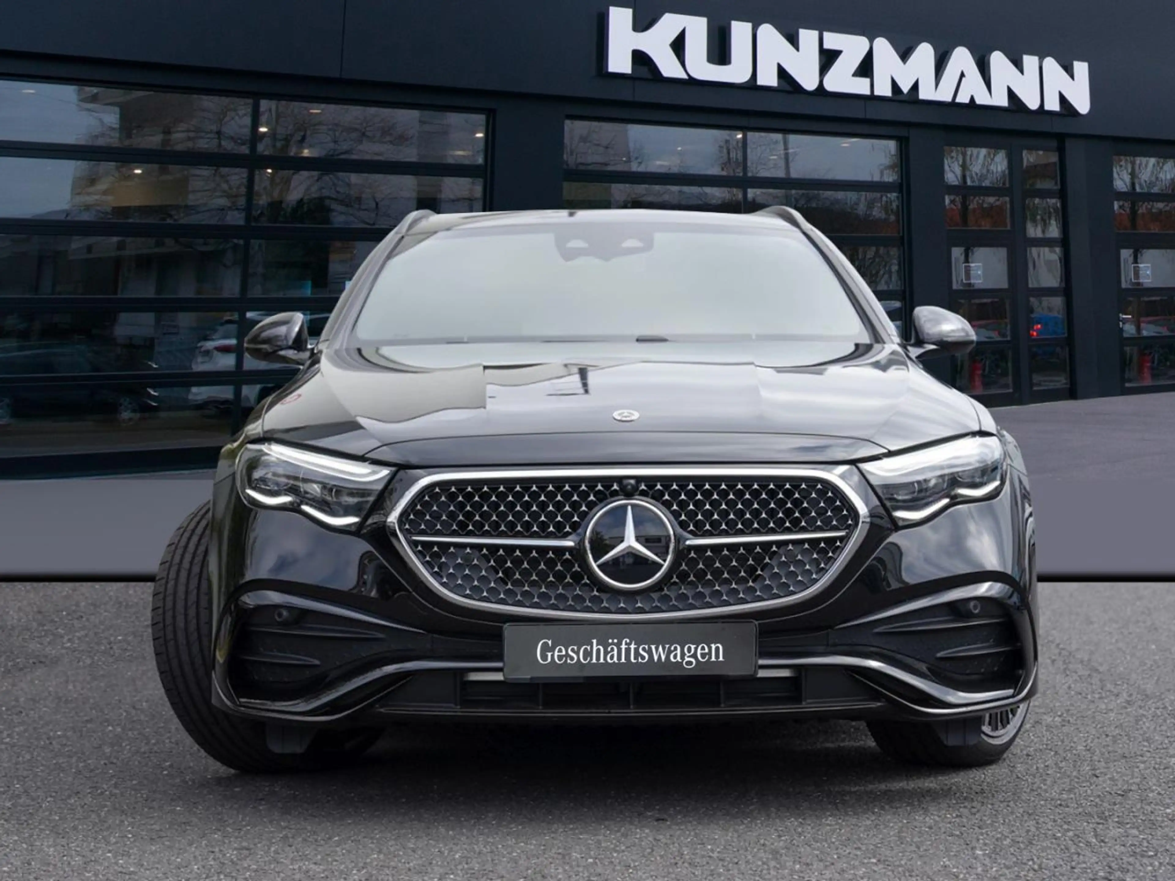 Mercedes-Benz E 220 d T-Modell AMG Night Panorama Distronic — photo 2