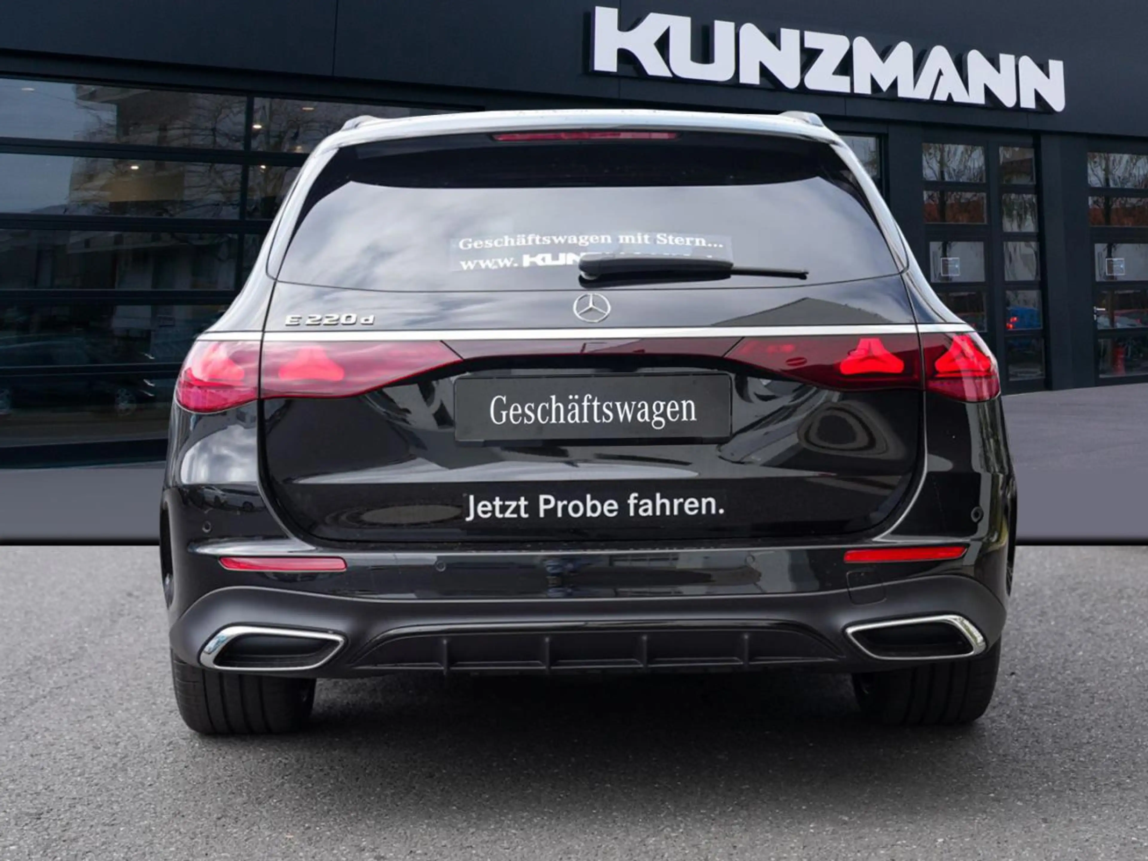 Mercedes-Benz E 220 d T-Modell AMG Night Panorama Distronic — photo 4