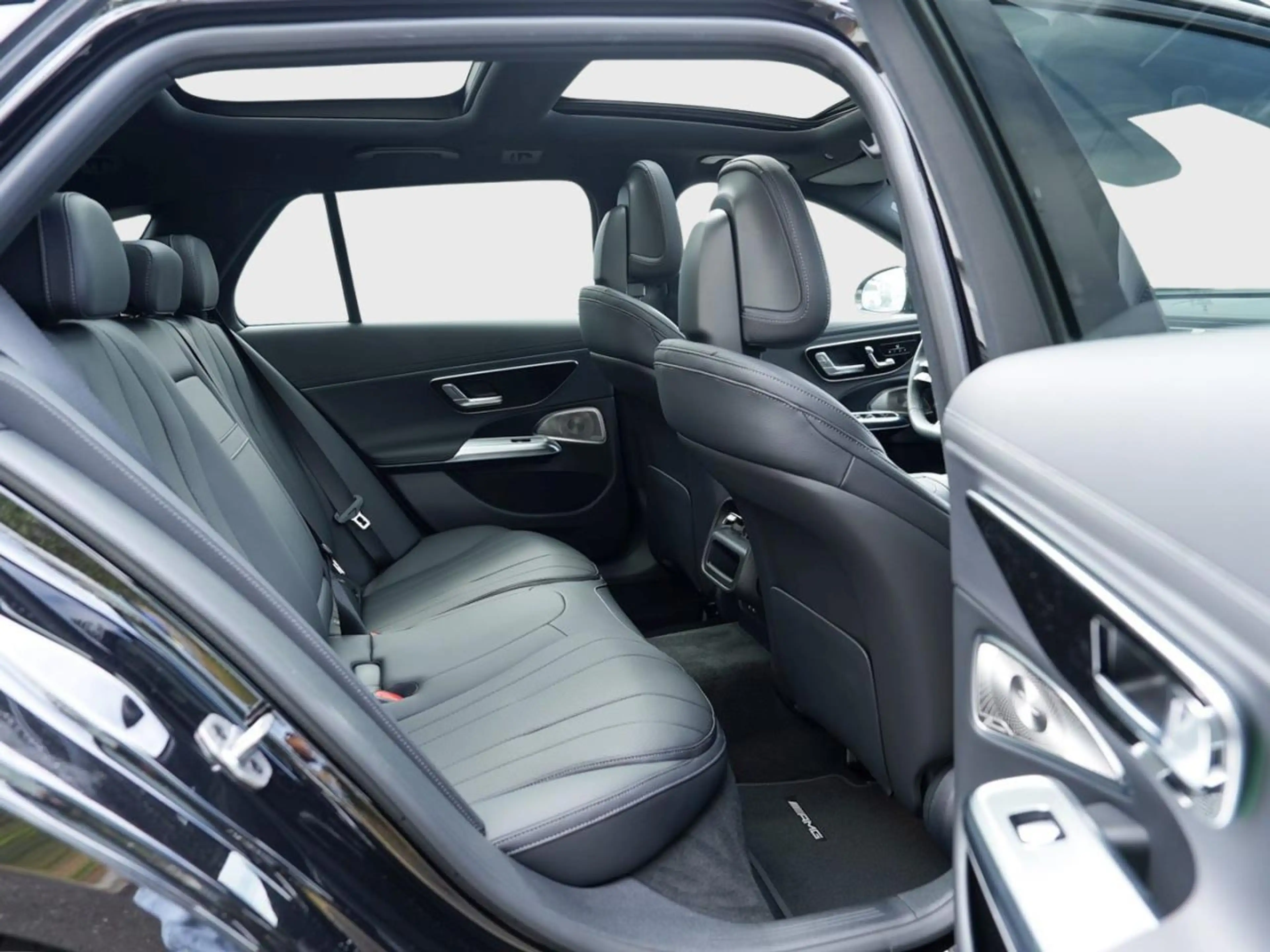 Mercedes-Benz E 220 d T-Modell AMG Night Panorama Distronic — photo 11