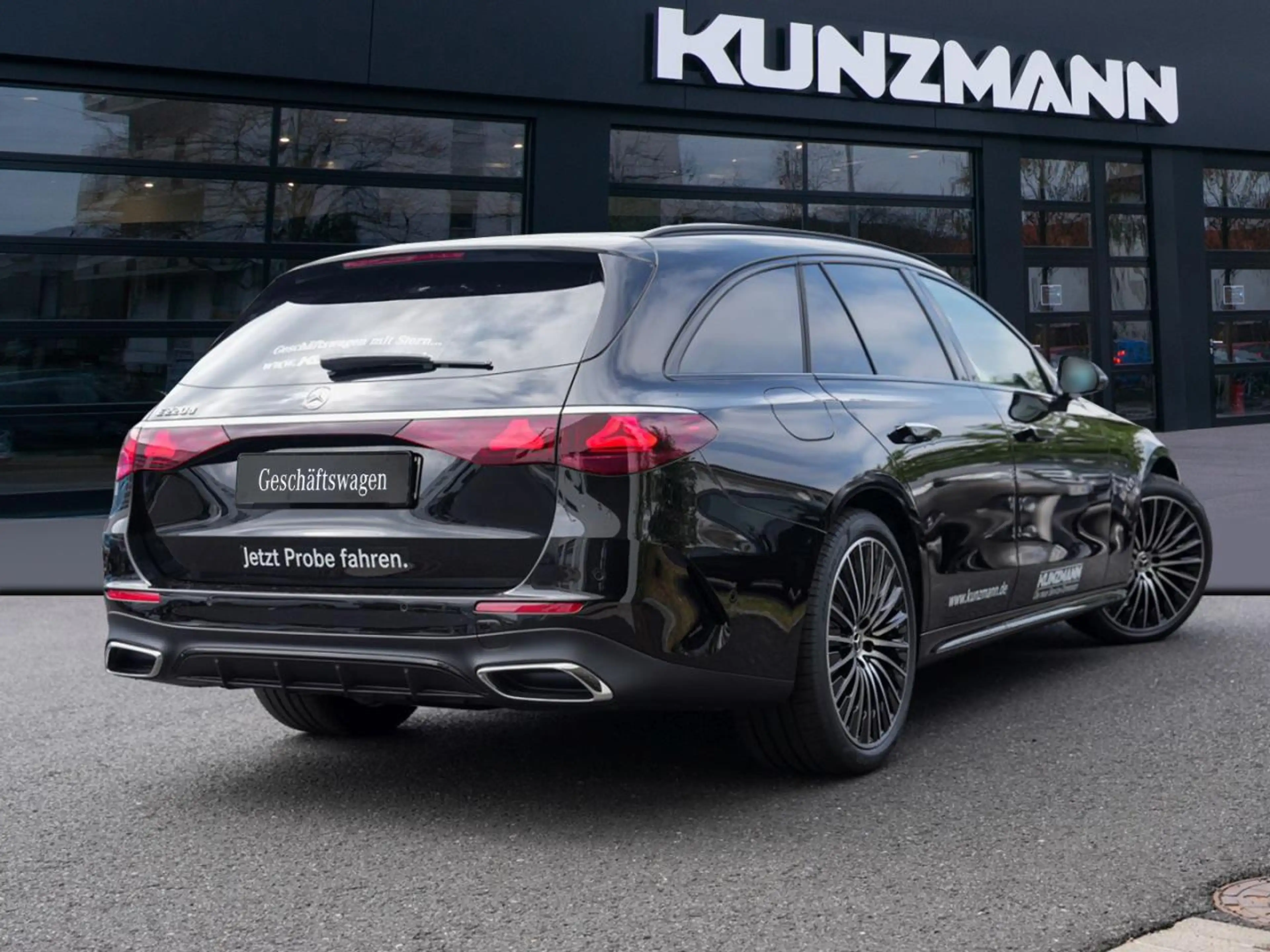 Mercedes-Benz E 220 d T-Modell AMG Night Panorama Distronic — photo 3