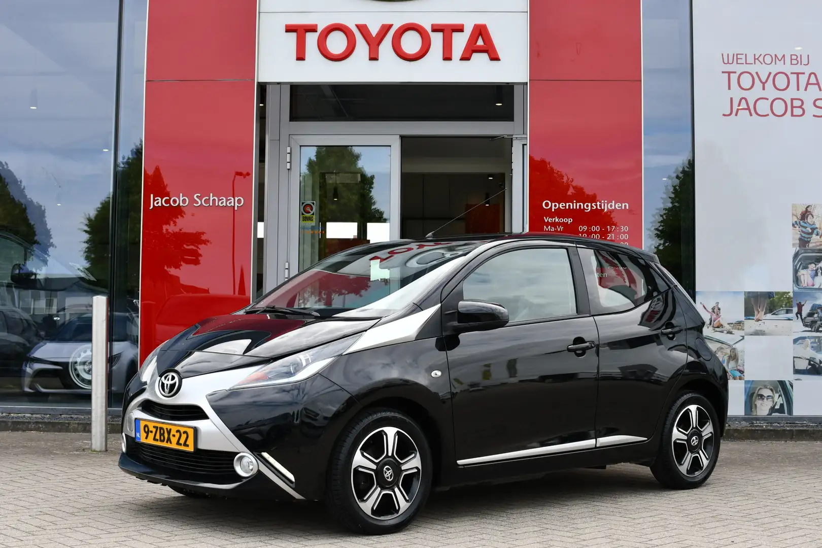 Toyota Aygo 1.0 VVT-i x-clusiv 5-deurs 70pk | Keyless entry | Negro - 1