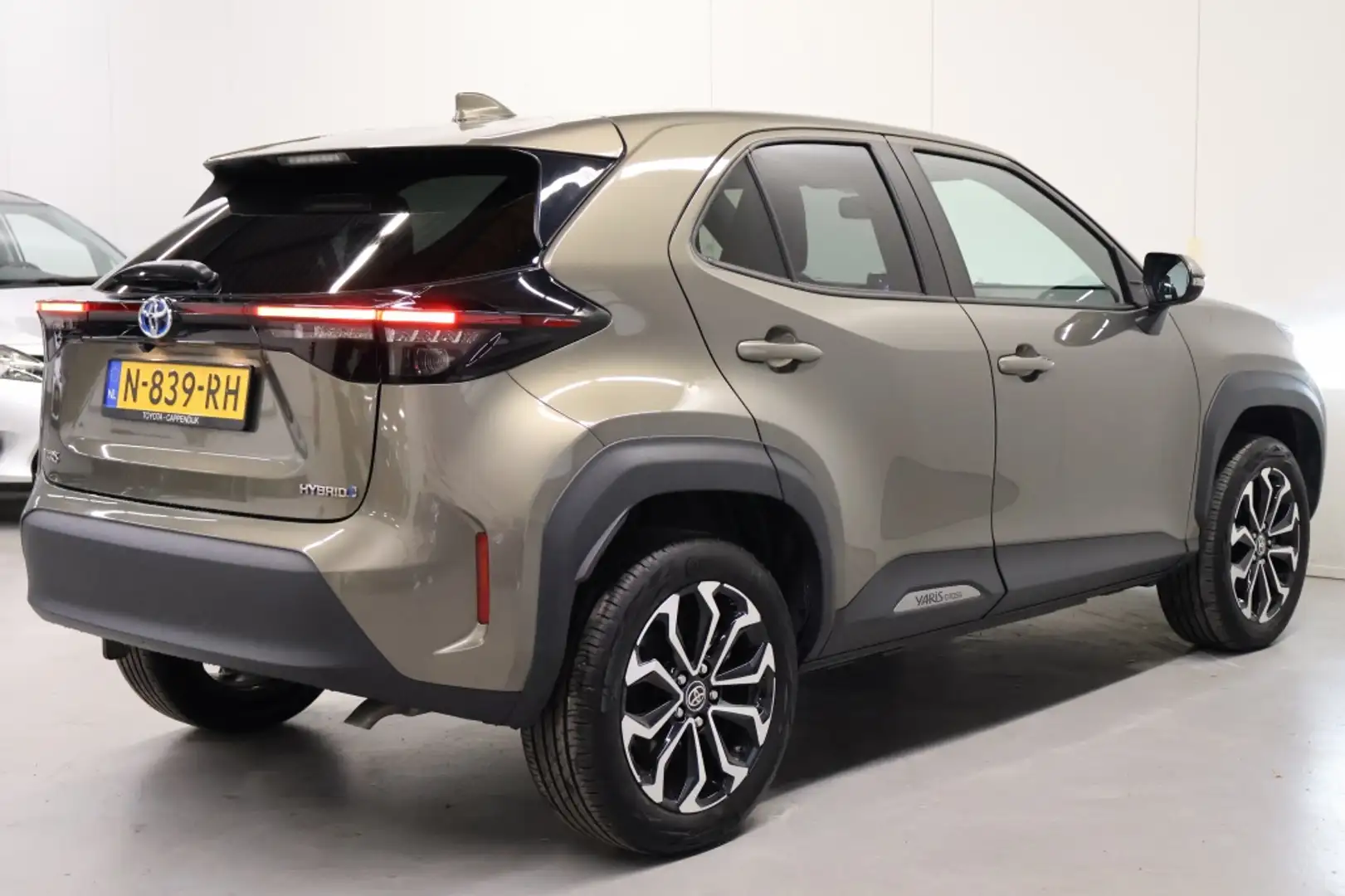 Toyota Yaris Cross 1.5 Hybrid First Ed. Grün - 2