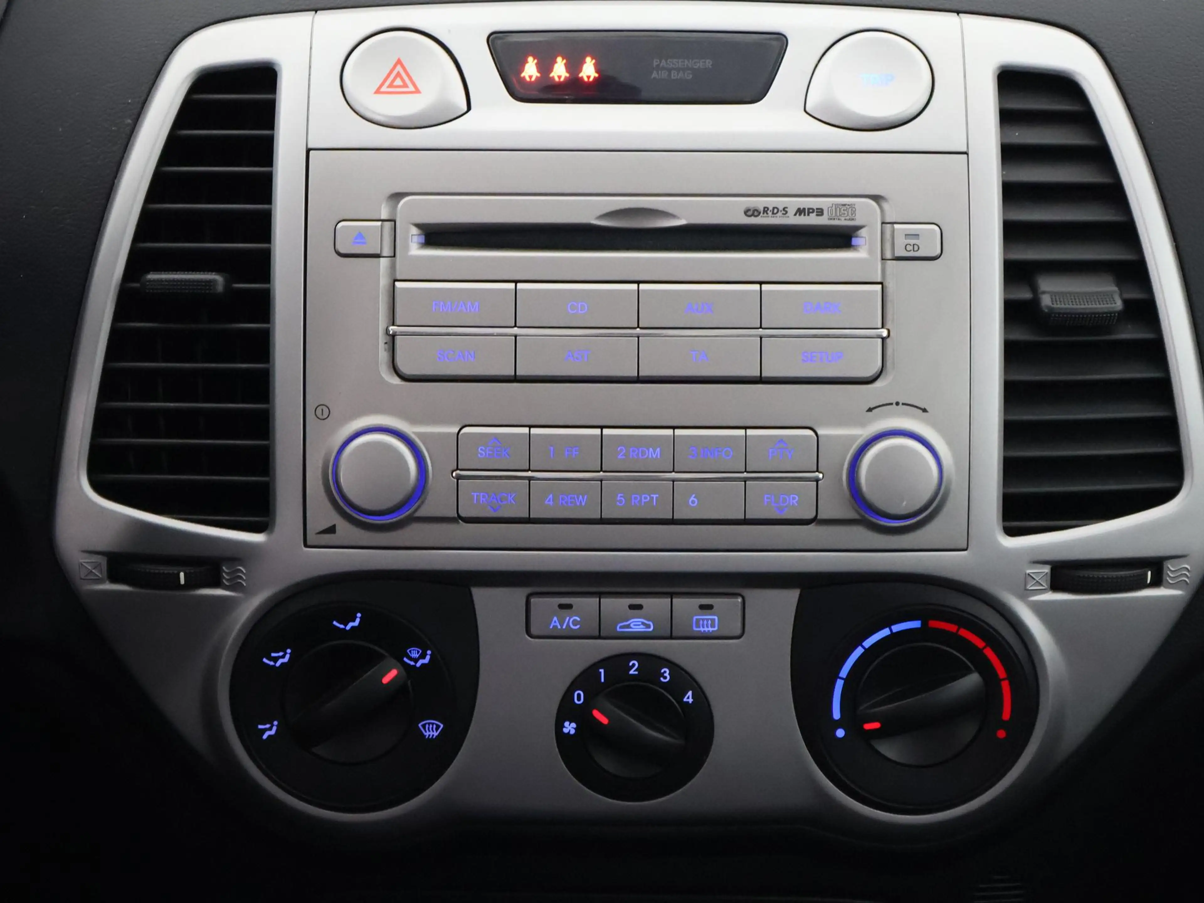 Hyundai i20 1.4i i-Motion Automaat | Airco | Centrale vergrend — photo 9