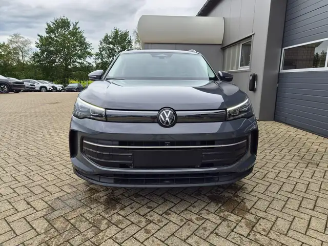Volkswagen Tiguan view 8