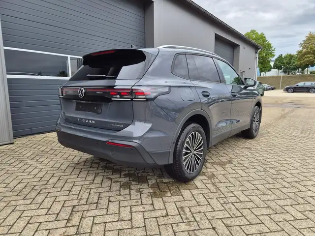Volkswagen Tiguan view 5