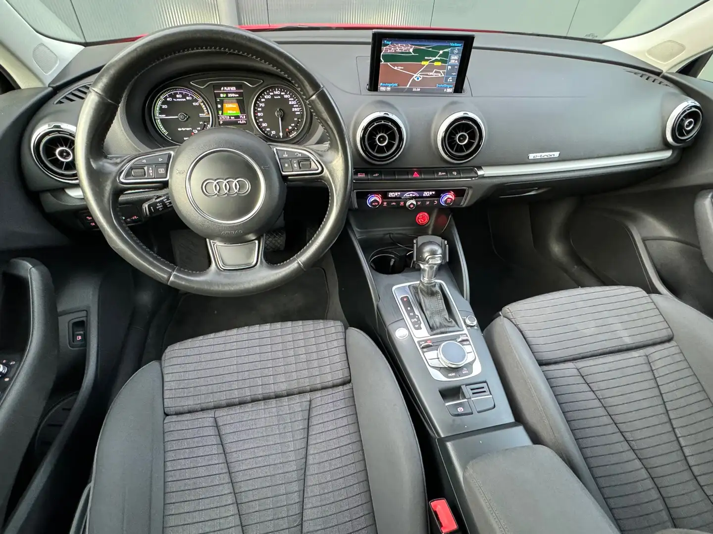 Audi A3 Sportback 1.4 e-tron * S-line * Trekhaak * Hybride Rood - 2