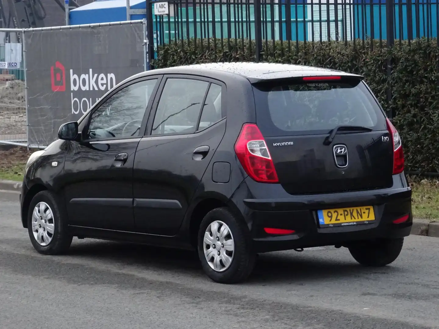 Hyundai i10 1.1 i-Drive Cool 5DRS NAP/AIRCO/APK 02-2027 Schwarz - 2