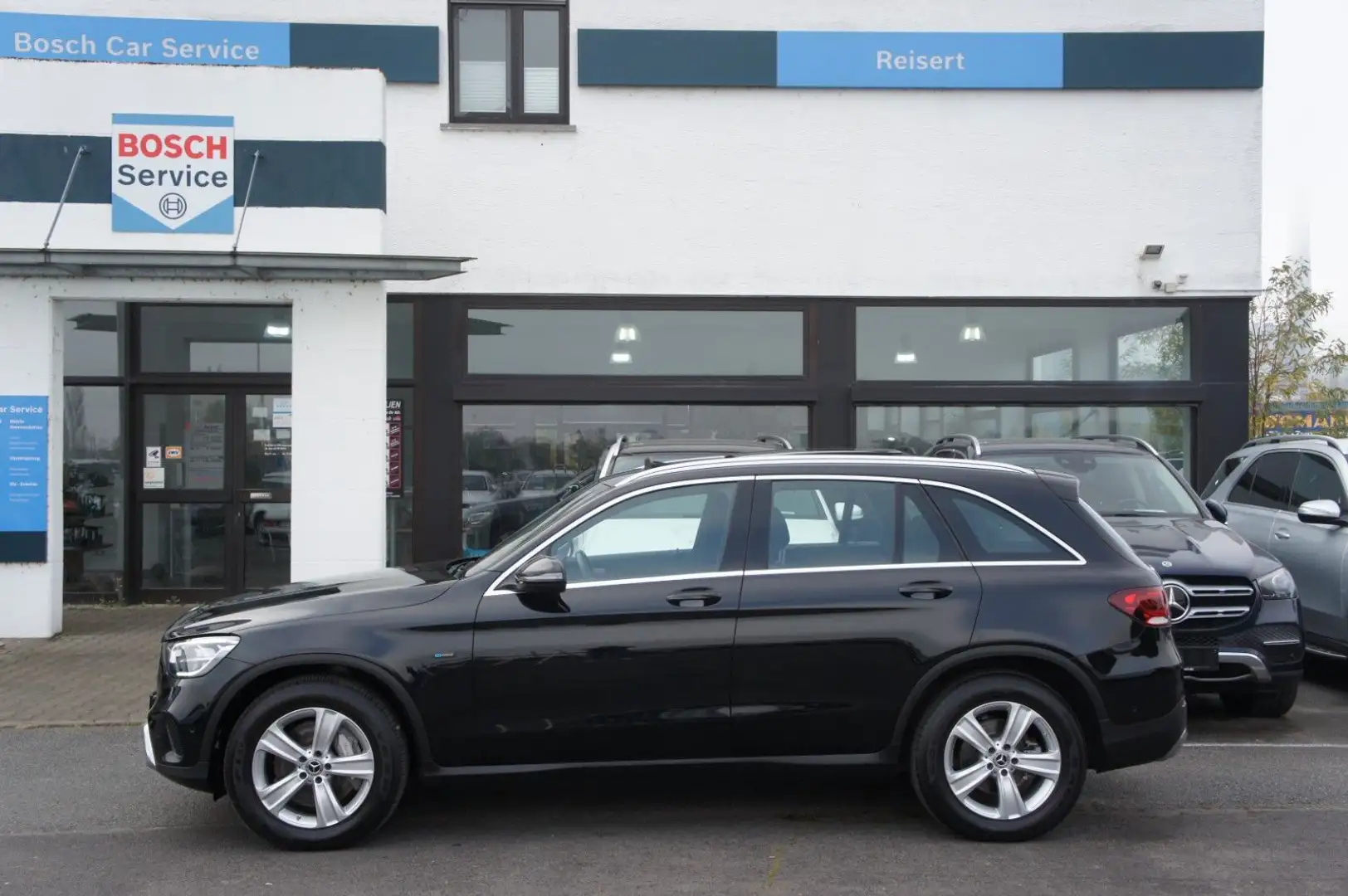 Mercedes-Benz GLC 300 de 4Matic*ACC*AHK*AIRMATIC*PANO*KAMERA* Noir - 2