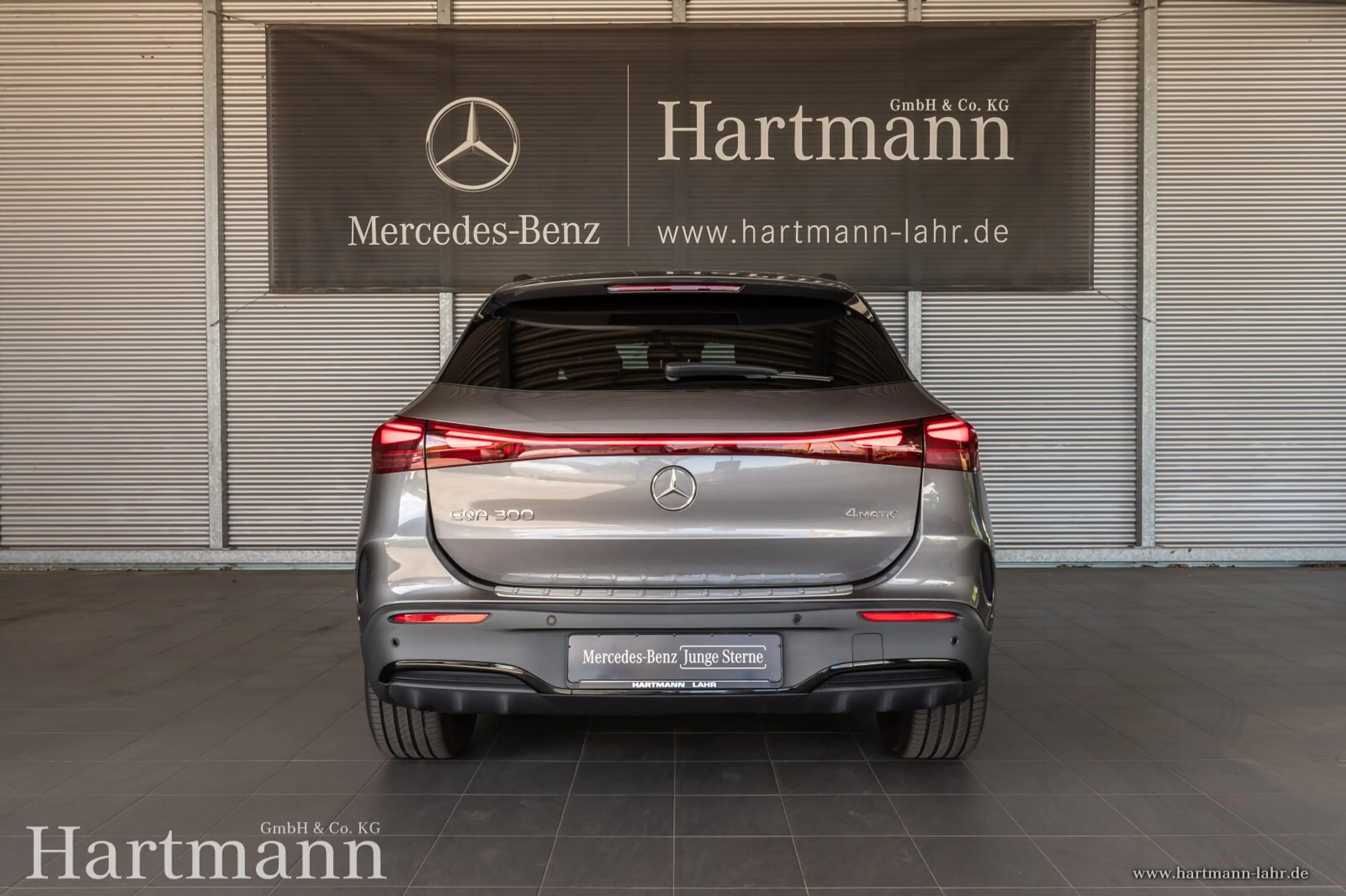 Mercedes-Benz EQA 300 EQA 300 4MATIC AMG Advanced Night AHK Totwinkel — photo 4