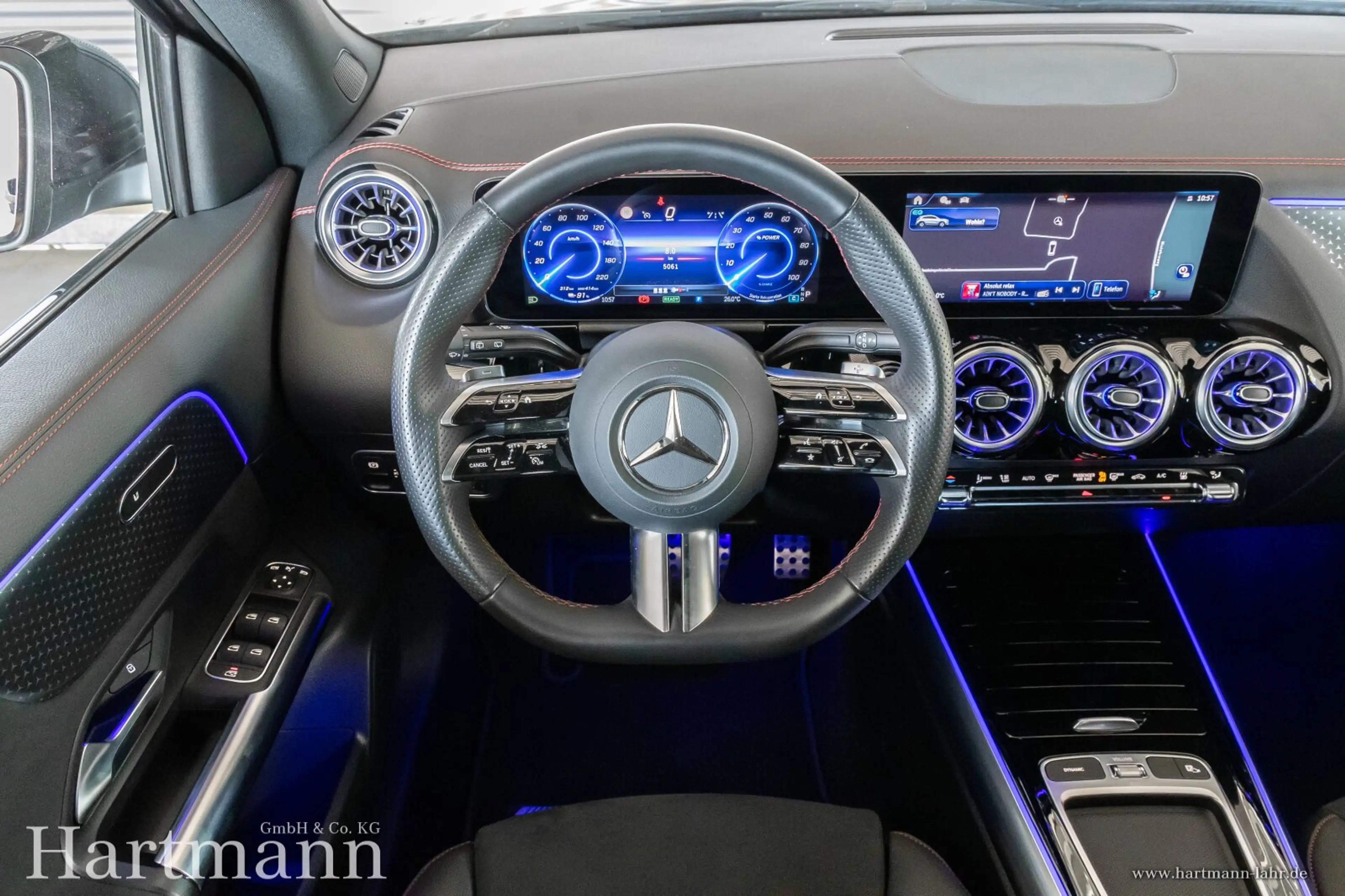 Mercedes-Benz EQA 300 EQA 300 4MATIC AMG Advanced Night AHK Totwinkel — photo 9