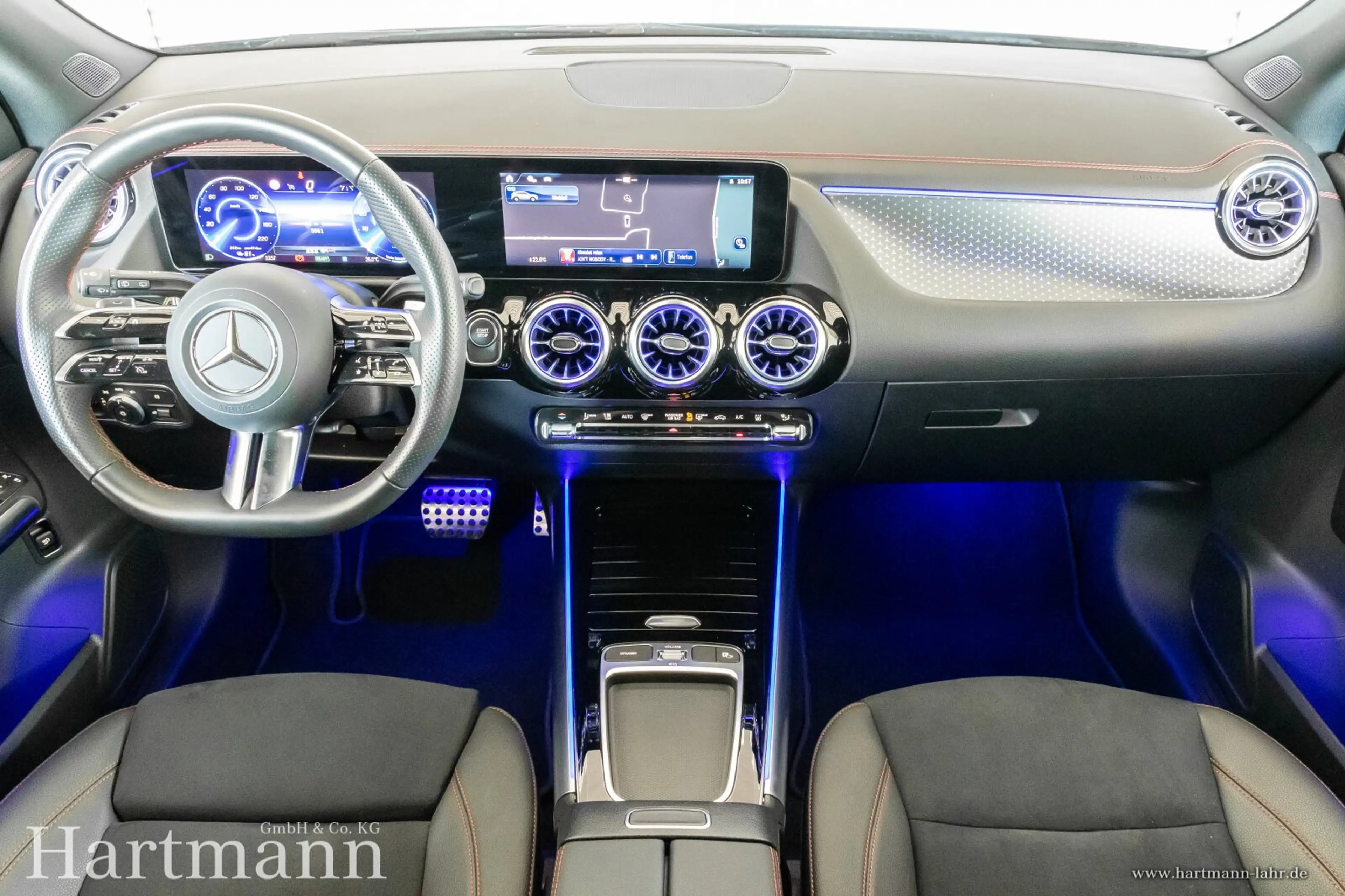 Mercedes-Benz EQA 300 EQA 300 4MATIC AMG Advanced Night AHK Totwinkel — photo 8