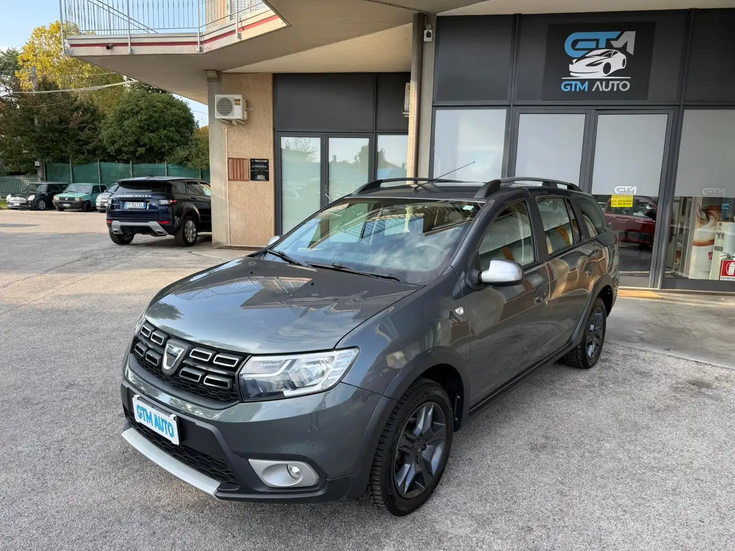 Dacia Logan Gris - 1