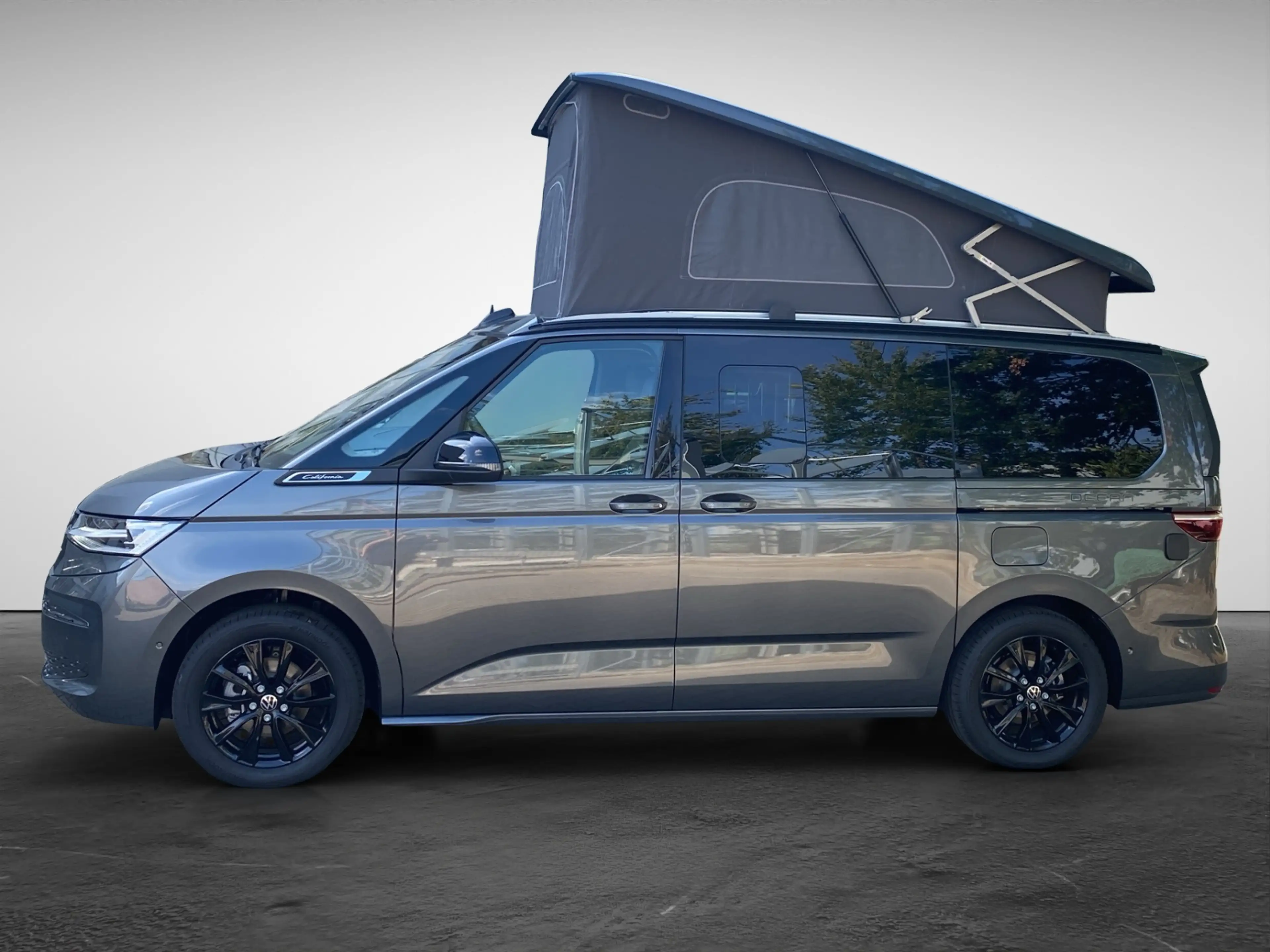 Volkswagen T7 California Ocean 2.0 TDI DSG Camper — photo 3