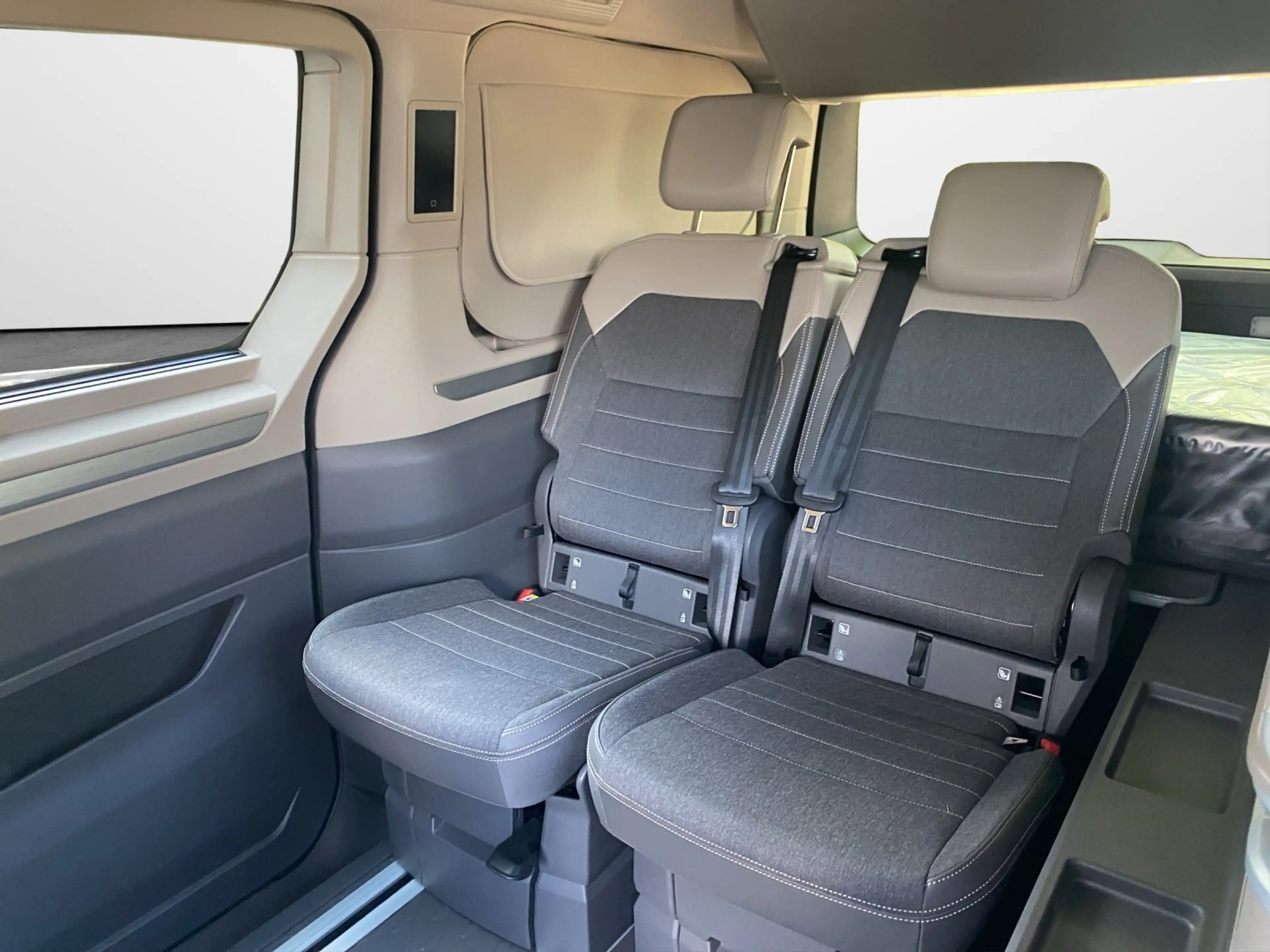 Volkswagen T7 California Ocean 2.0 TDI DSG Camper — photo 11