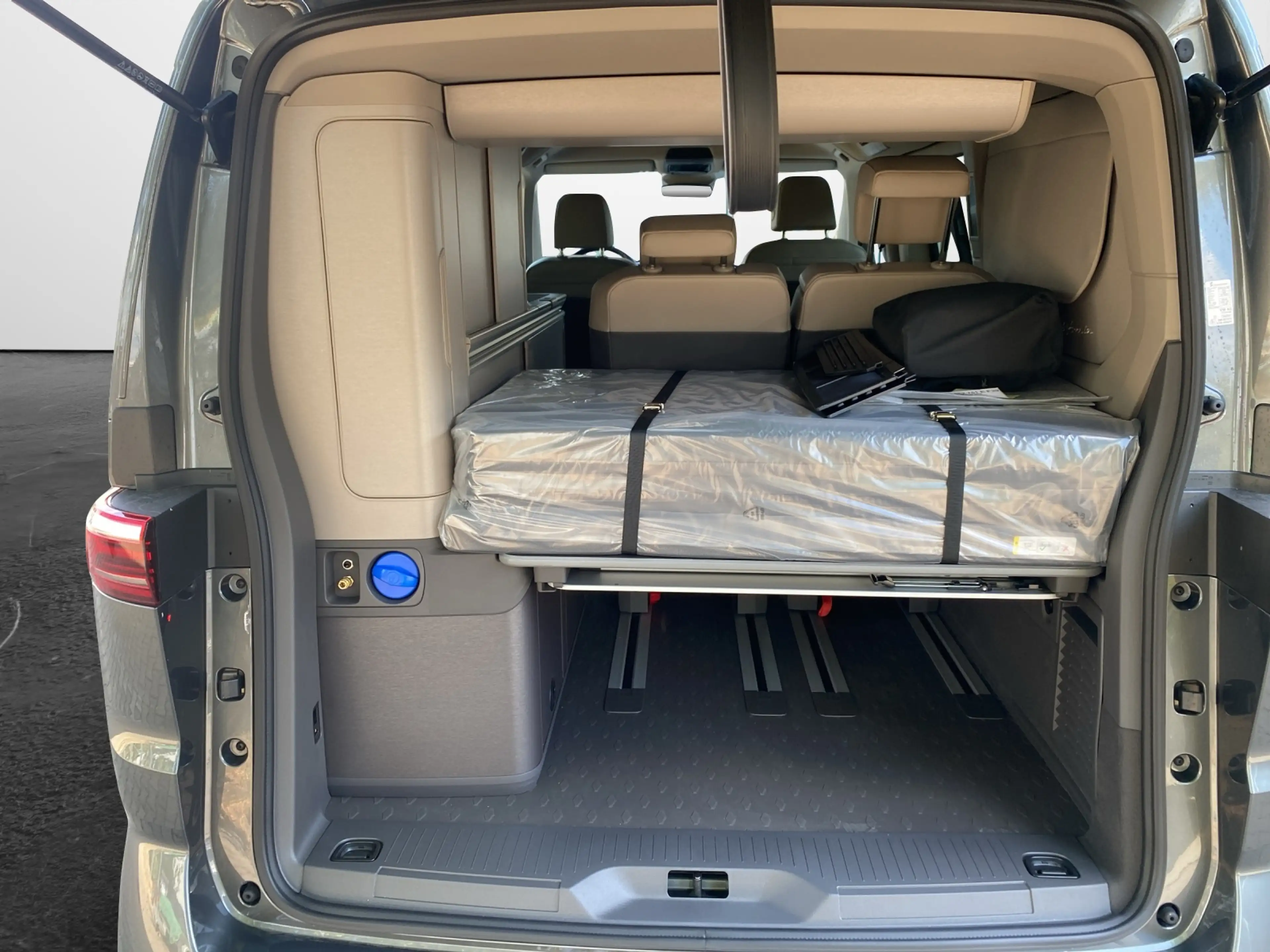 Volkswagen T7 California Ocean 2.0 TDI DSG Camper — photo 12