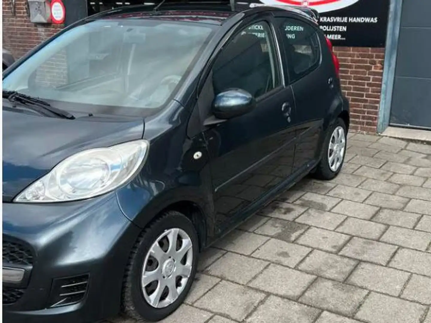 Peugeot 107 1.0-12V Urban Move Zwart - 2