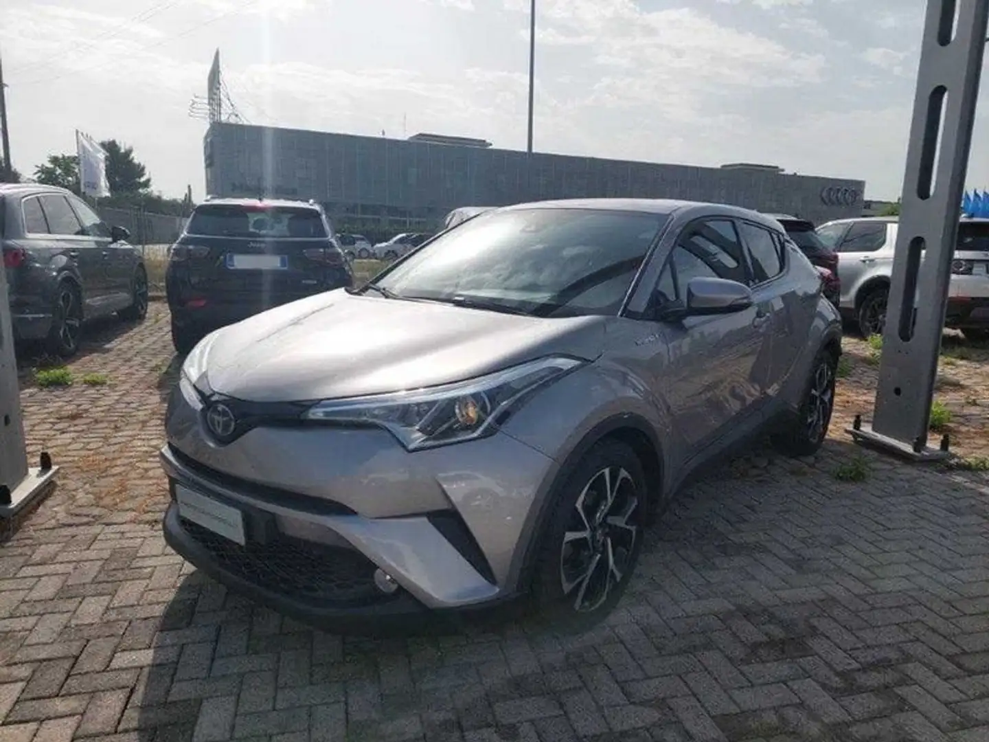 Toyota C-HR 1.8 Hybrid E-CVT Lounge Zilver - 1