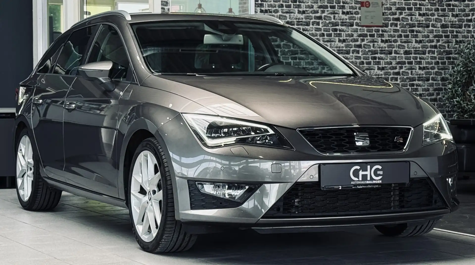 SEAT Leon FR ST 1HAND|AHK|TEMP|SOUND|NAVI Grau - 1