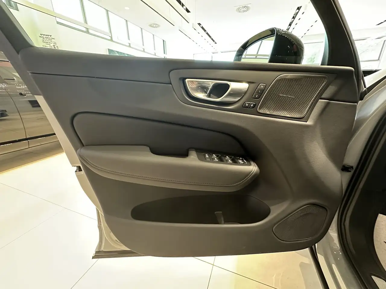 Volvo XC60 2026 — фото 15