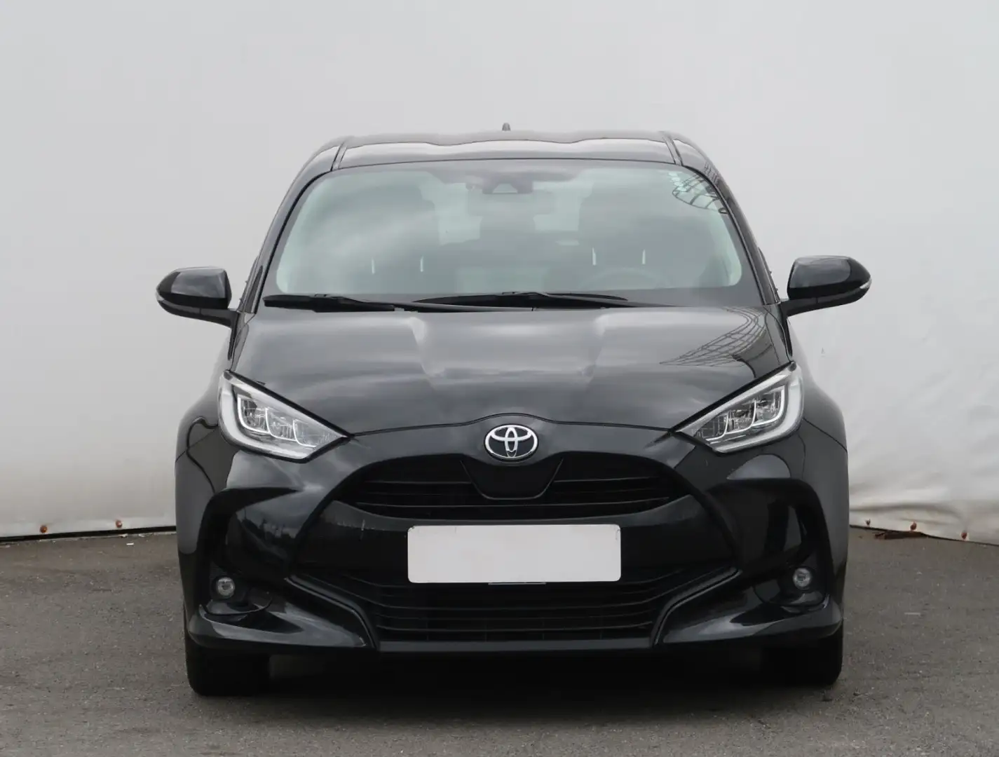 Toyota Yaris 1.5 Comfort ACC Fernlichtass. Kam. Navi Schwarz - 2