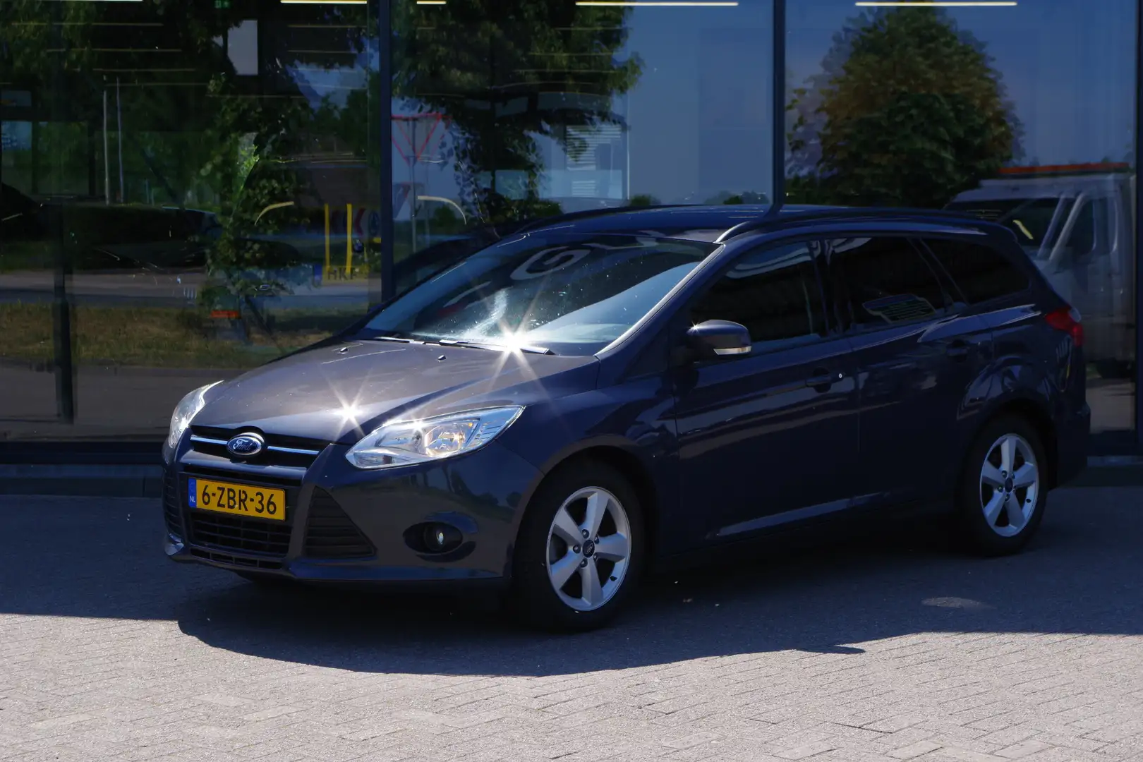 Ford Focus Wagon 1.6 TI-VCT Automaat Titanium, Trekhaak, Crui Gris - 1