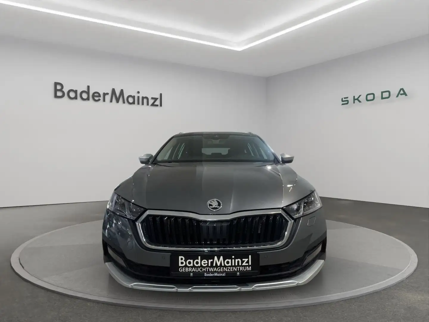 Skoda Octavia Combi SCOUT Grau - 2