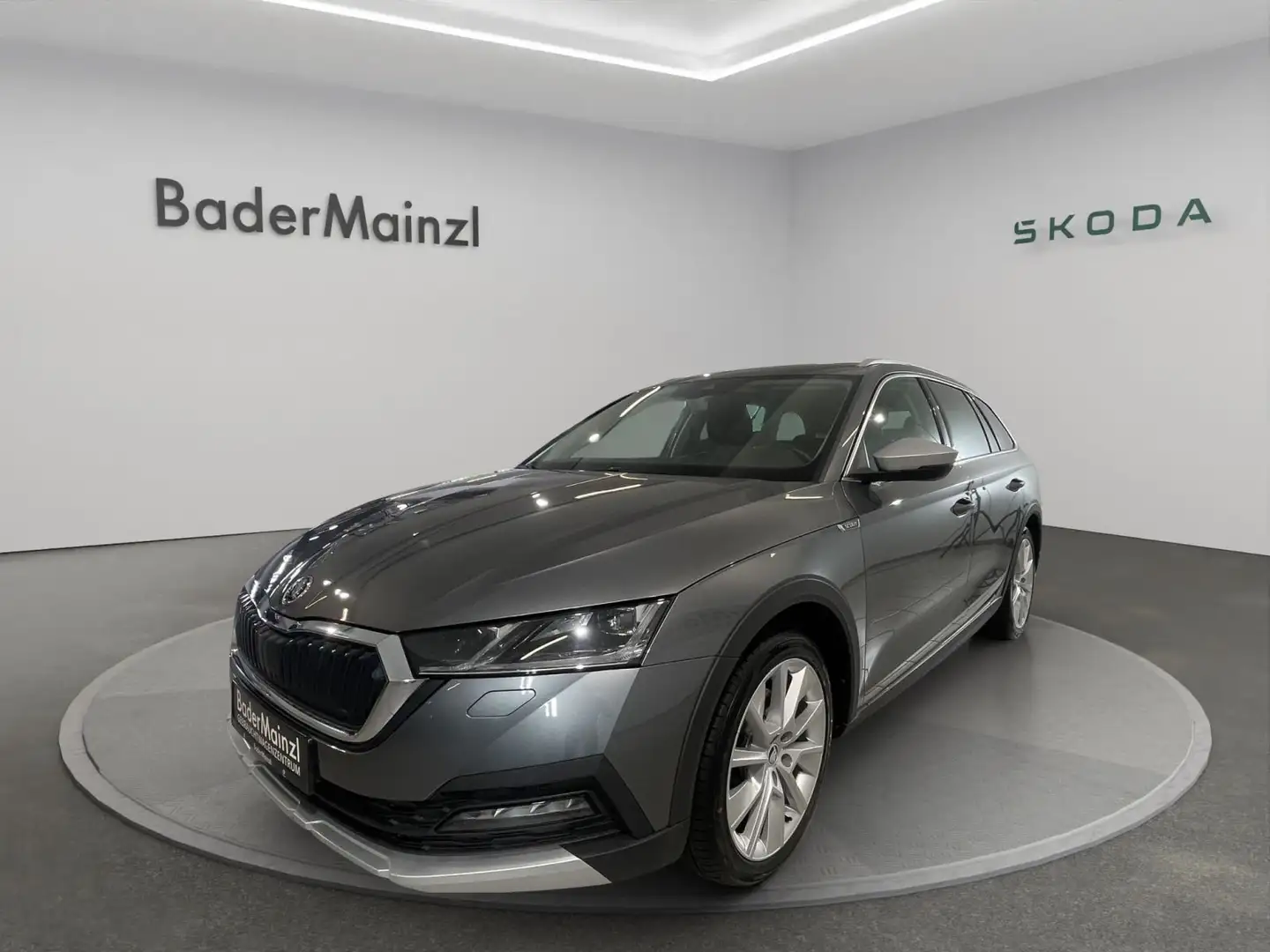 Skoda Octavia Combi SCOUT Grau - 1
