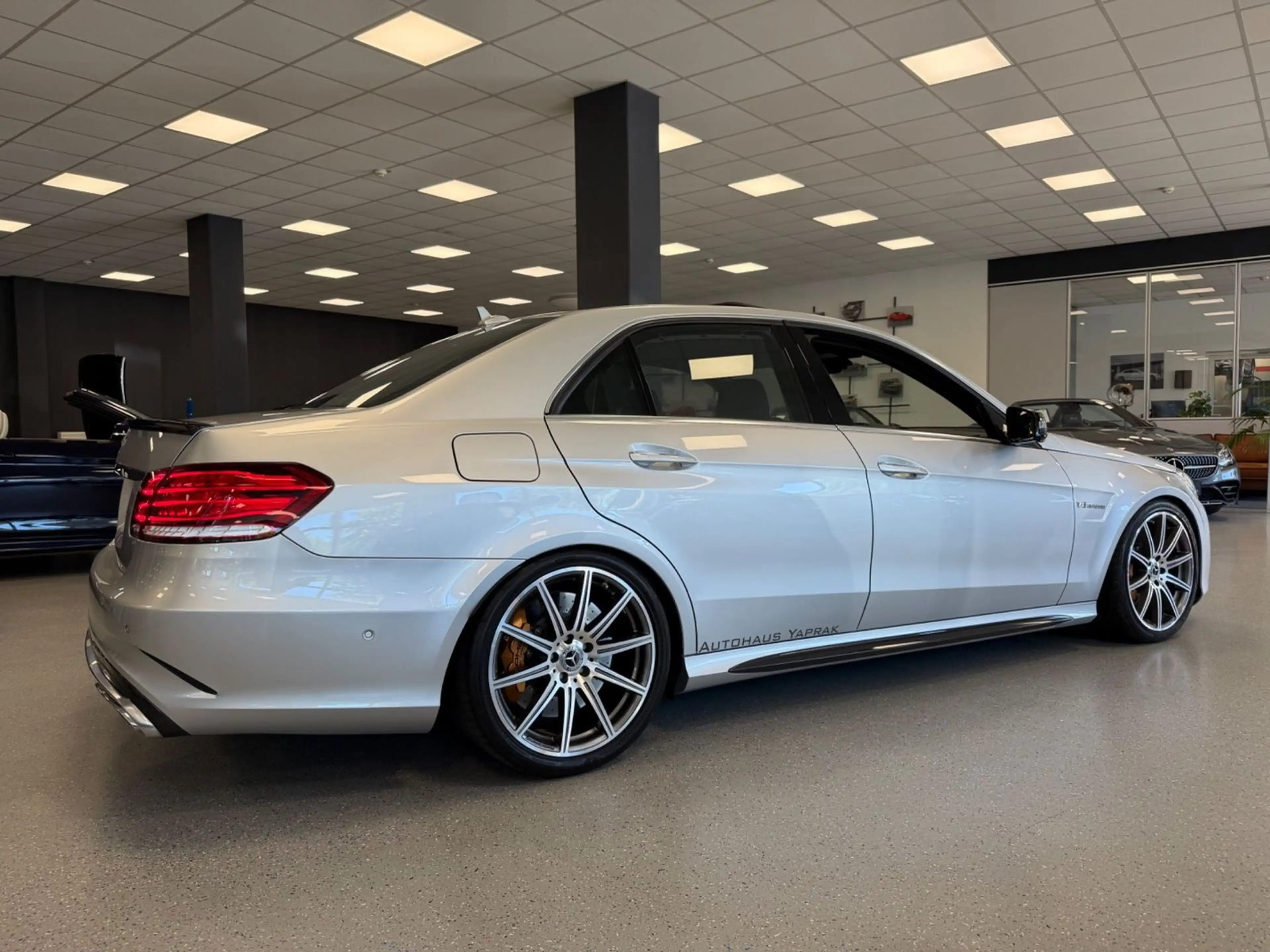 Mercedes-Benz E 63 AMG S 4MATIC|Carbon|Keramik|H/K|Einmalig — photo 8