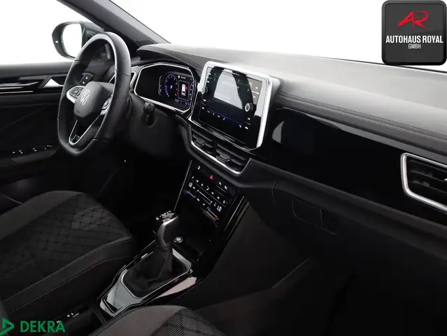 Volkswagen T-Roc view 9