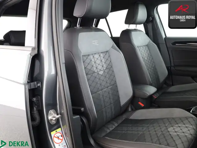 Volkswagen T-Roc view 13