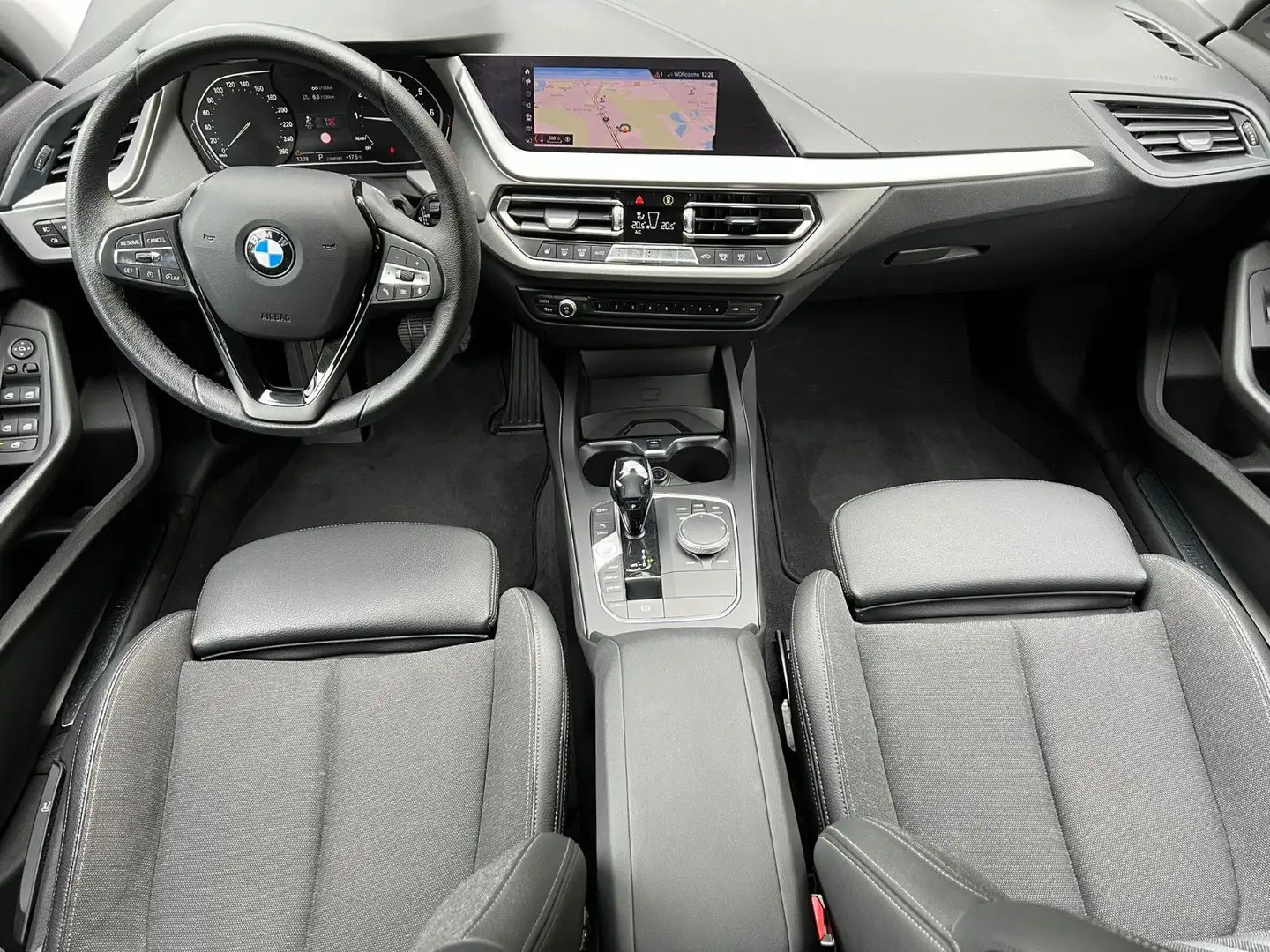 BMW 118 i Autom. Teilleder Sportsitze LED PDC LM 16" Schwarz - 2