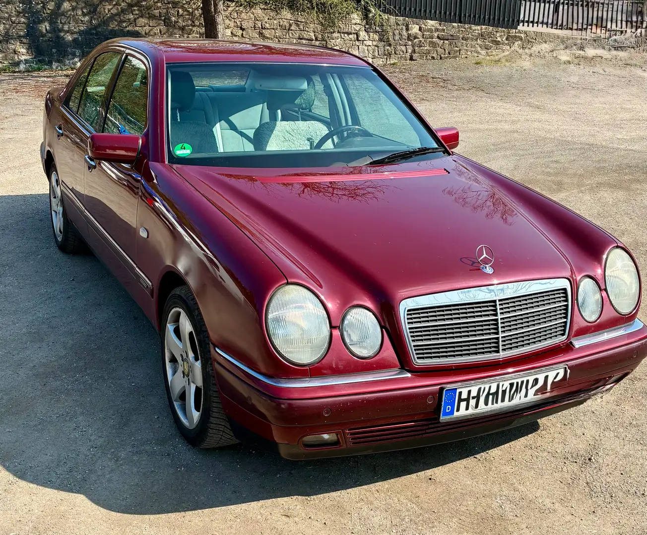 Mercedes-Benz 210/310 Elegance - 1