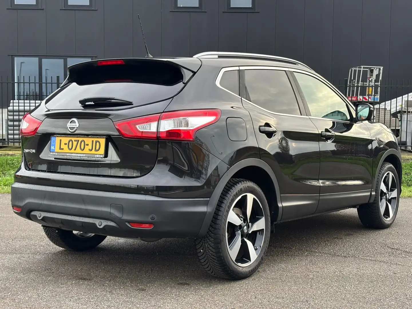 Nissan Qashqai 1.2 Connect Edition Nero - 2