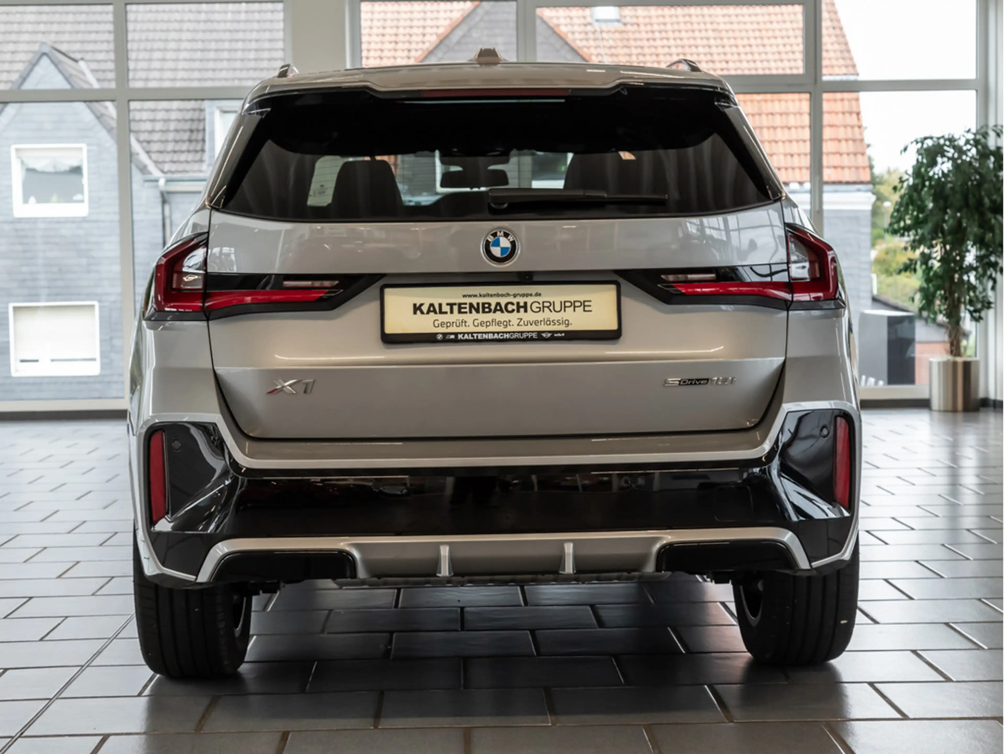 BMW X1 sDrive 18i M-Sport NAVI KAMERA SHZ PDC LED — photo 6