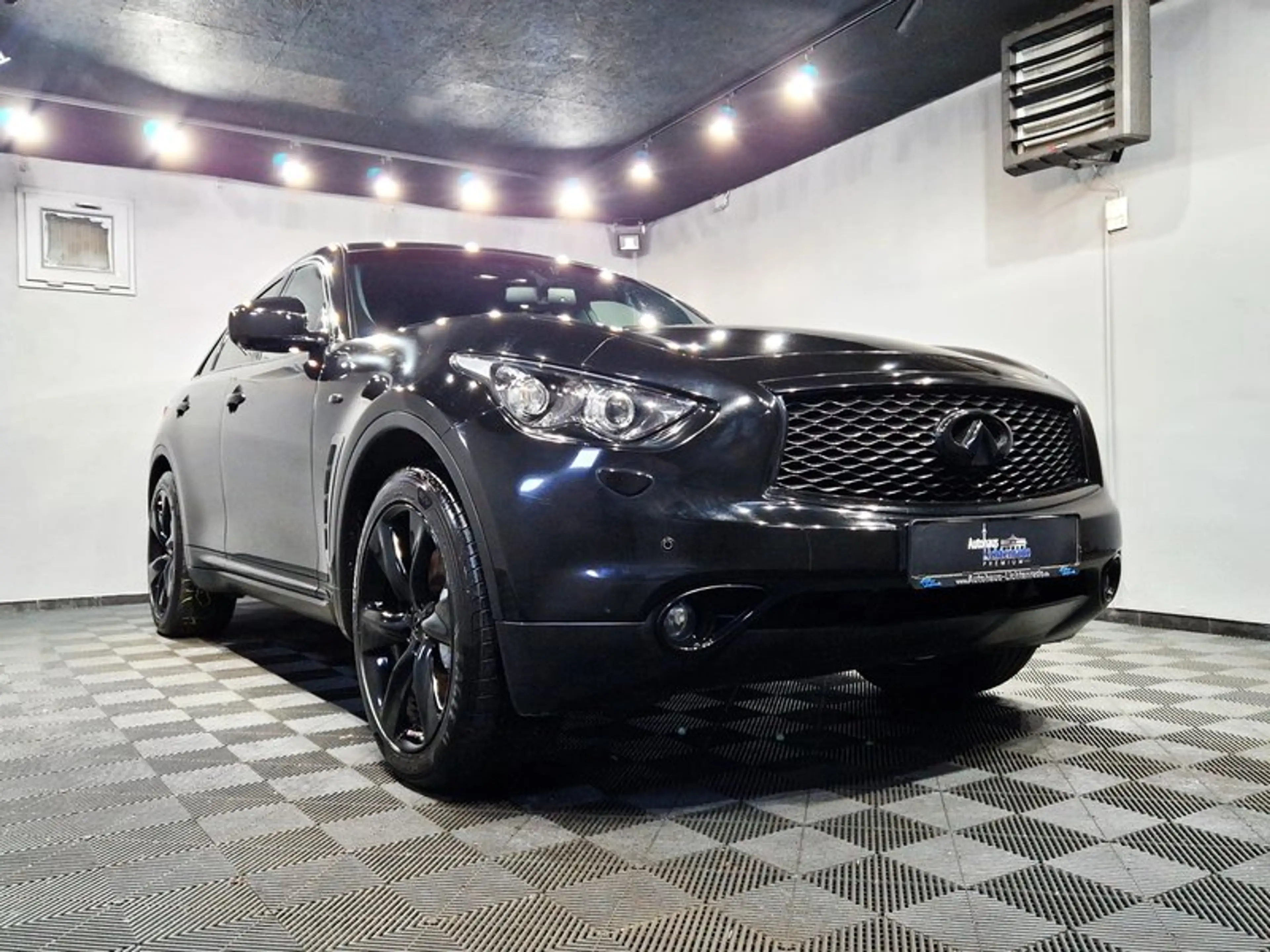 Infiniti QX70 S 5.0 V8 Premium|AUTOM|LEDER|PANO|LED|21 ZOLL| — photo 2