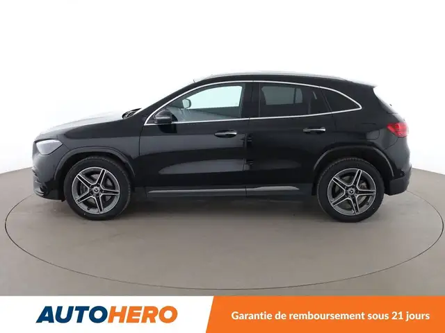Mercedes-Benz GLA view 3