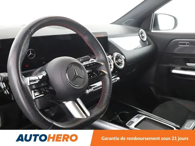Mercedes-Benz GLA view 11