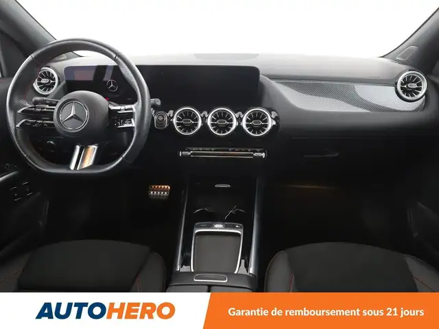 Mercedes-Benz GLA view 12