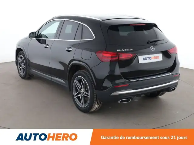 Mercedes-Benz GLA view 4