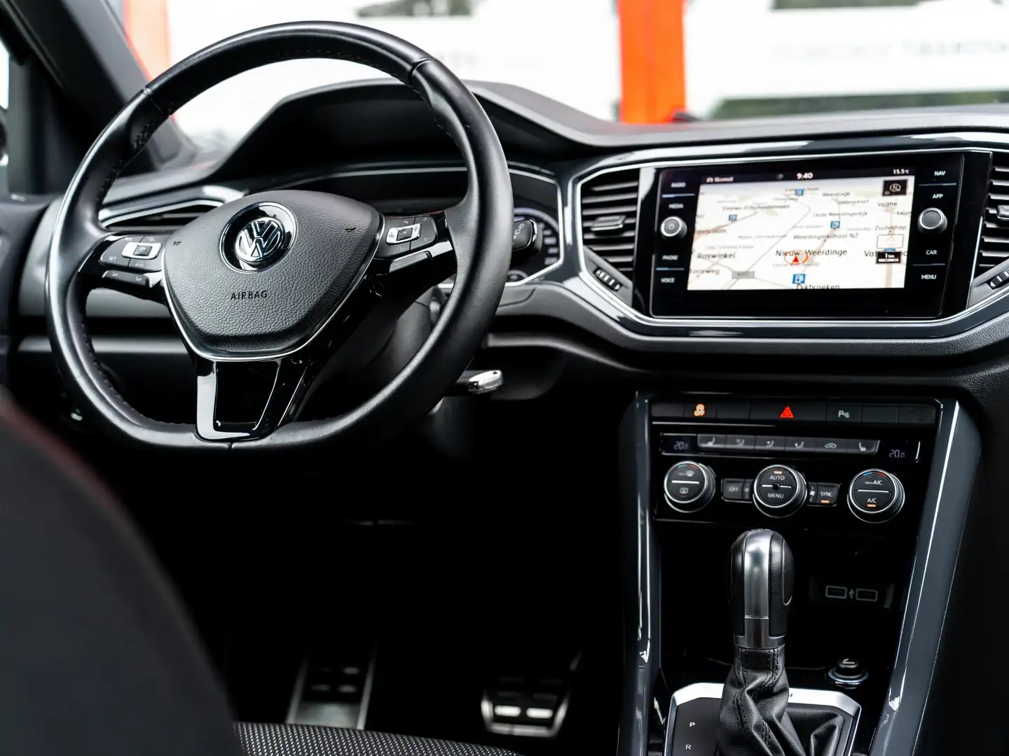 Volkswagen T-Roc 2.0 TSI 4Motion Sport | Navigatie | Stoelverwarmin Zwart - 2