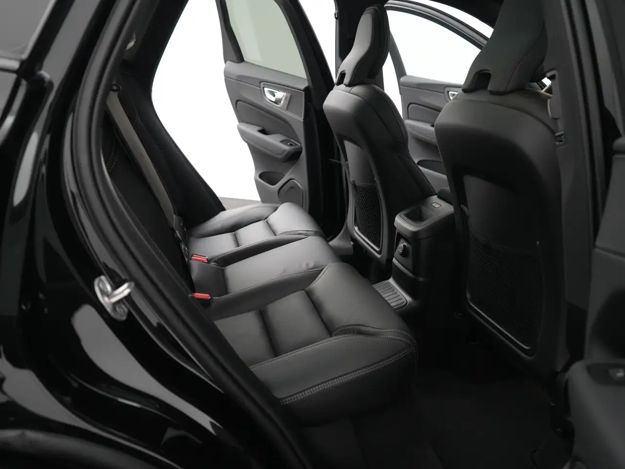 Volvo XC60 2026 — фото 10