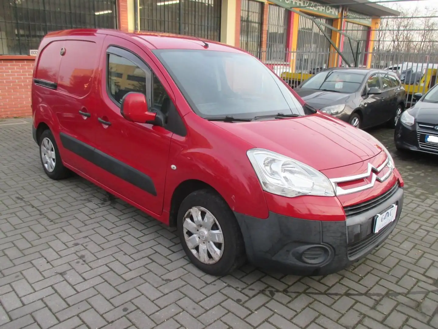 Citroen Berlingo 1,6 HDI 3 POSTI Rosso - 2